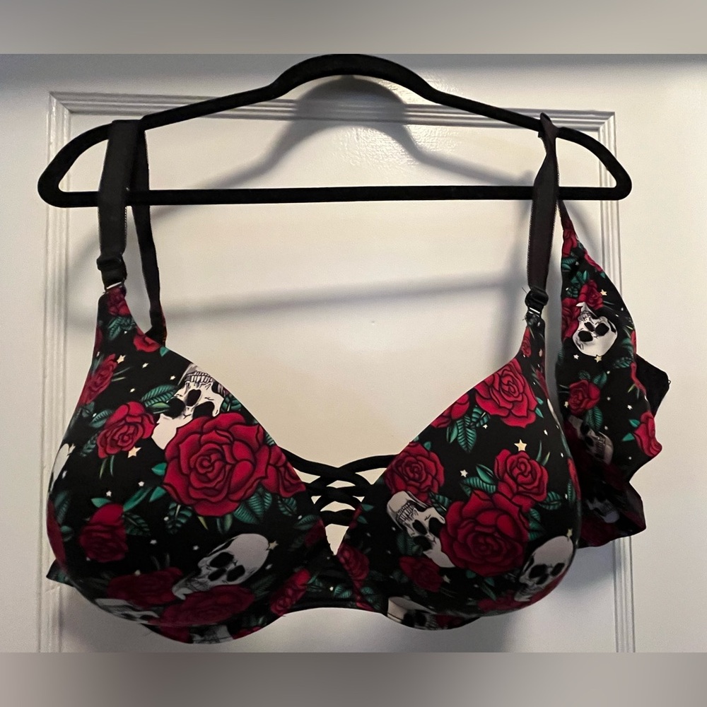 Torrid XO Plunge Push-Up Bra size 48B LIKE NEW